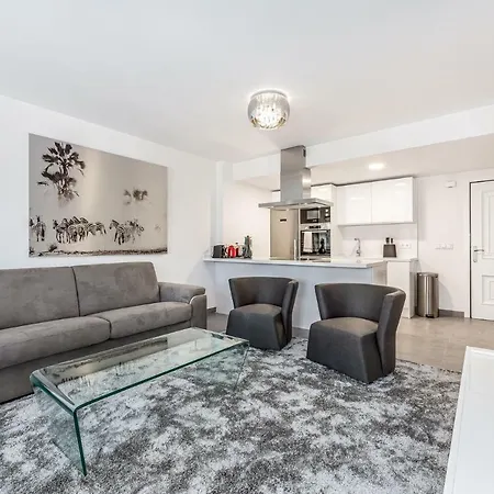 Apartment By Riva - Luxurious, Exclusive 2 Bedroom Inside Puerto Banus *