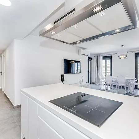 Apartmán By Riva - Luxurious, Exclusive 2 Bedroom Inside Puerto Banus *