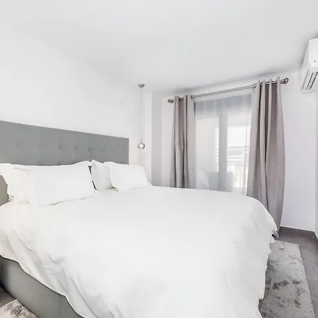 By Riva - Luxurious, Exclusive 2 Bedroom Inside Puerto Banus * מארבלה