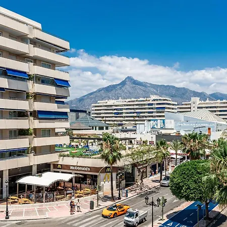 By Riva - Luxurious, Exclusive 2 Bedroom Inside Puerto Banus 马尔韦利亚