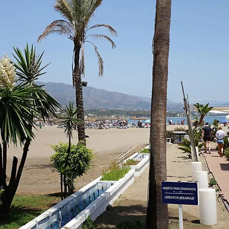 By Riva - Luxurious, Exclusive 2 Bedroom Inside Puerto Banus 公寓 马尔韦利亚