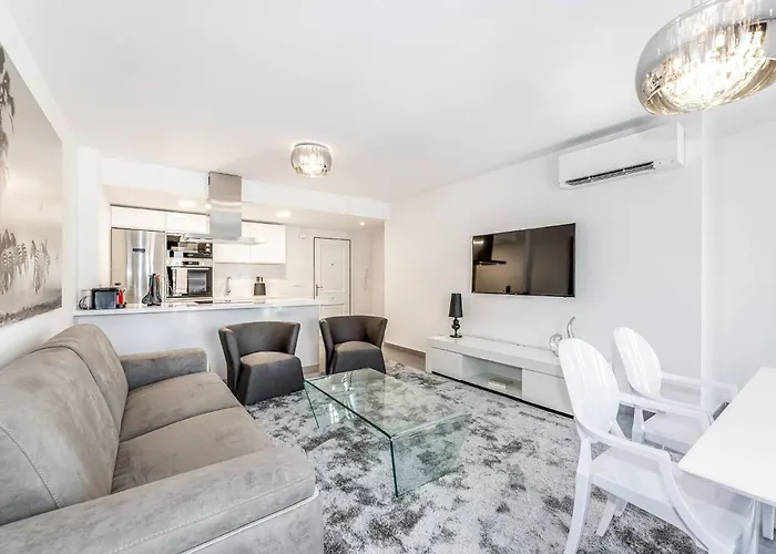 By Riva - Luxurious, Exclusive 2 Bedroom Inside Puerto Banus Appartamento Marbella