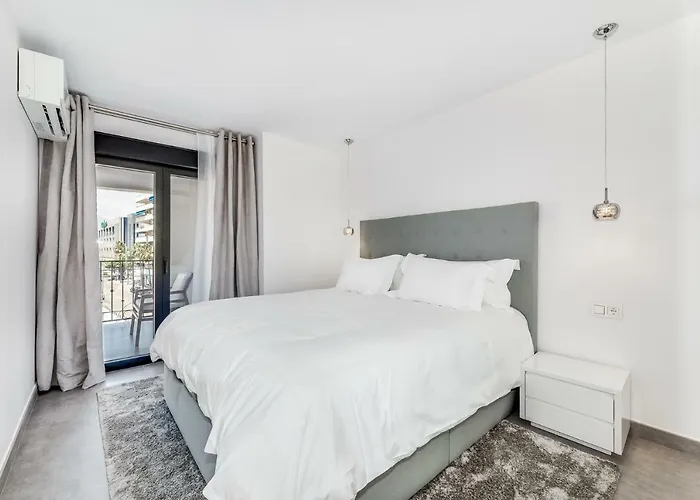 By Riva - Luxurious, Exclusive 2 Bedroom Inside Puerto Banus דירה מארבלה