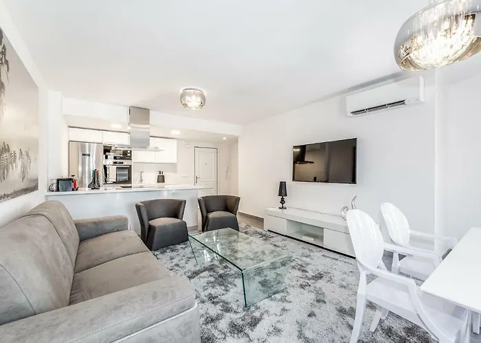 By Riva - Luxurious, Exclusive 2 Bedroom Inside Puerto Banus