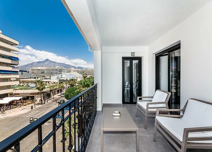 By Riva - Luxurious, Exclusive 2 Bedroom Inside Puerto Banus דירה *
