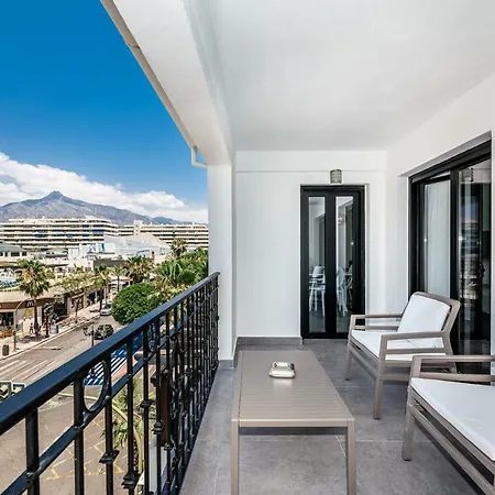 By Riva - Luxurious, Exclusive 2 Bedroom Inside Puerto Banus Appartamento *