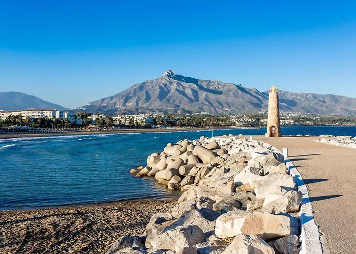 By Riva - Luxurious, Exclusive 2 Bedroom Inside Puerto Banus Lägenhet