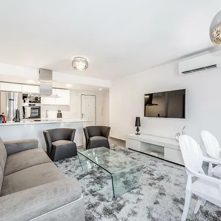 By Riva - Luxurious, Exclusive 2 Bedroom Inside Puerto Banus